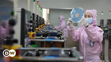 jnv tech daily|Tech war: China could face US, EU curbs over legacy chips.